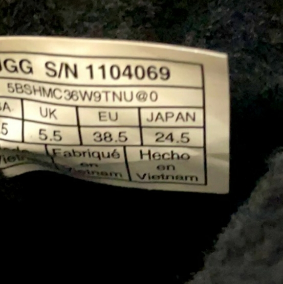 UGG Aika Boots - Picture 11 of 13